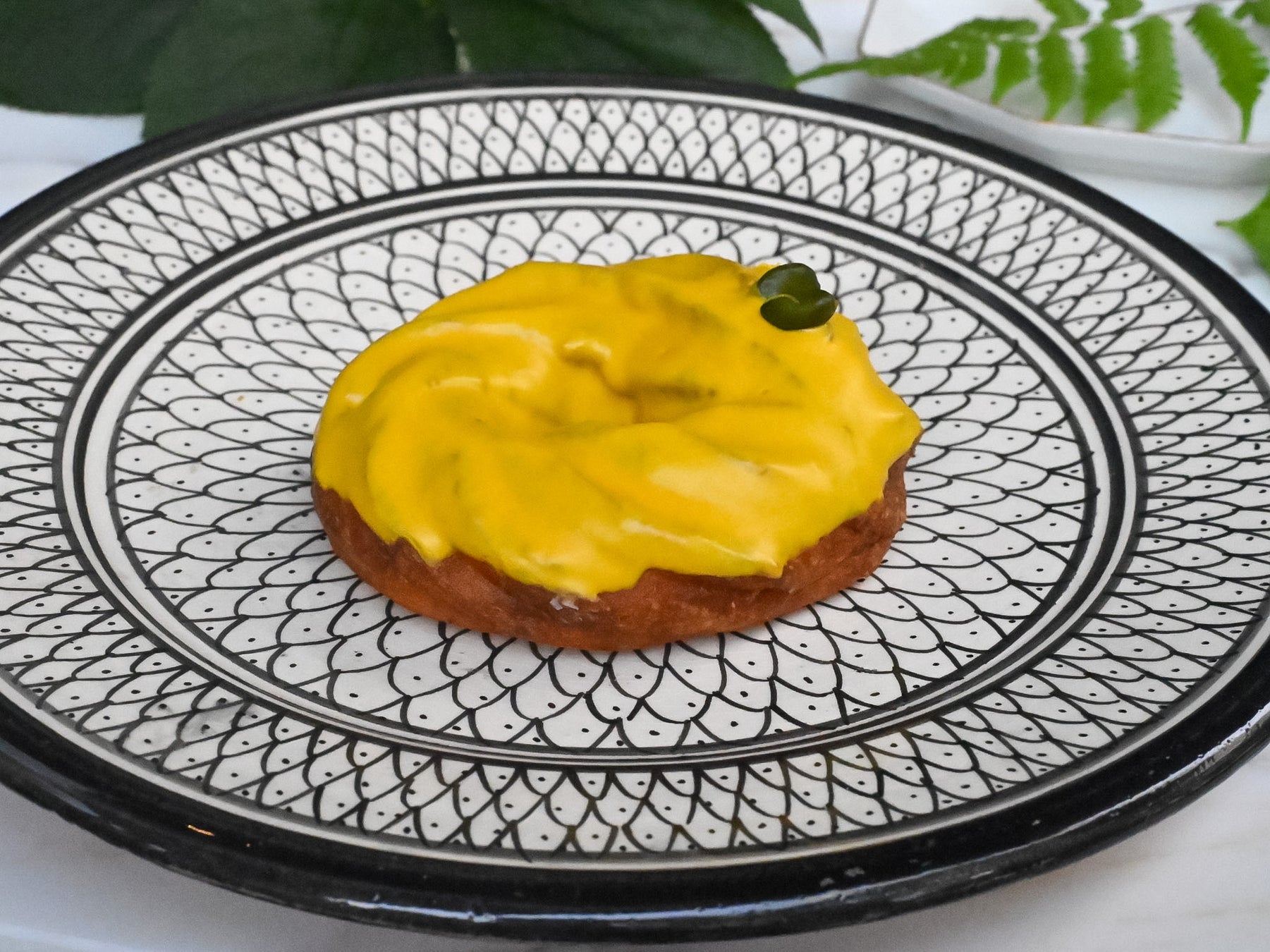 ホーカスポーカス ハロウィンに向けてかぼちゃのフレンチクルーラーを発売 国産かぼちゃのペーストを絞り入れた秋の新作を表参道店で