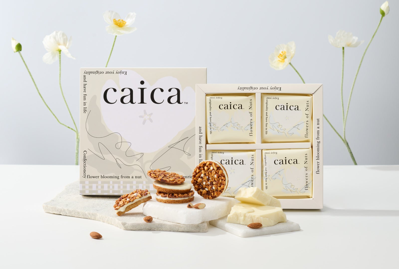 【新商品】3層仕立ての新感覚フロランタンから“ホワイトチョコ味”誕生｜どんなシーンにも寄り添う、白を纏った上品な装いで登場｜アーモンドが主役の「フロランショコラサンド〈ホワイト〉」