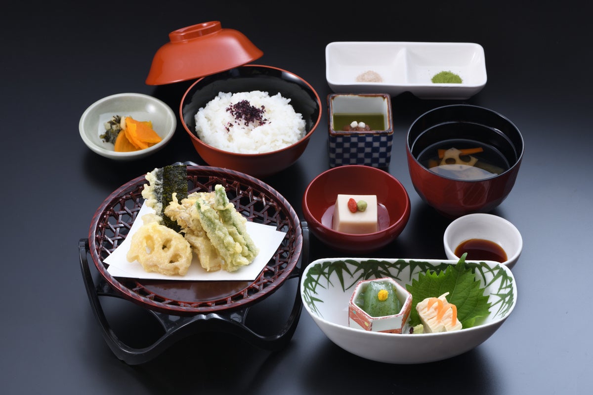 【9月30日までの限定企画】初秋の京都・東山でゆったり心身を調える／総本山智積院「精進天ぷら膳と限定御朱印プラン」のご案内